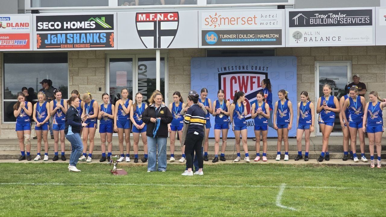 Hatherleigh U16 Girls line up for their 2024 premiership medals